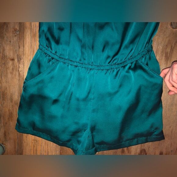 The limited size medium one sleeve romper - Picture 4 of 6